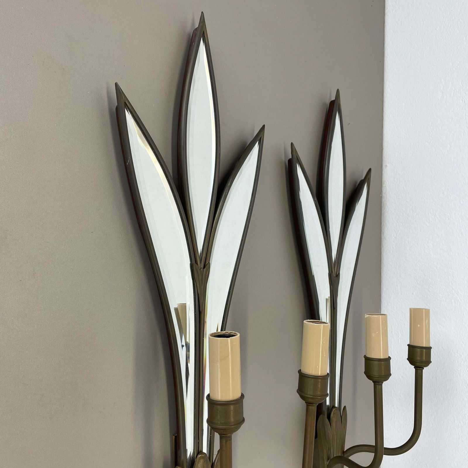 Set Of Two Xxl 56cm Floral Mirror And Bronze Theatre Wall Light, France 1970 No1 photo 2616.0