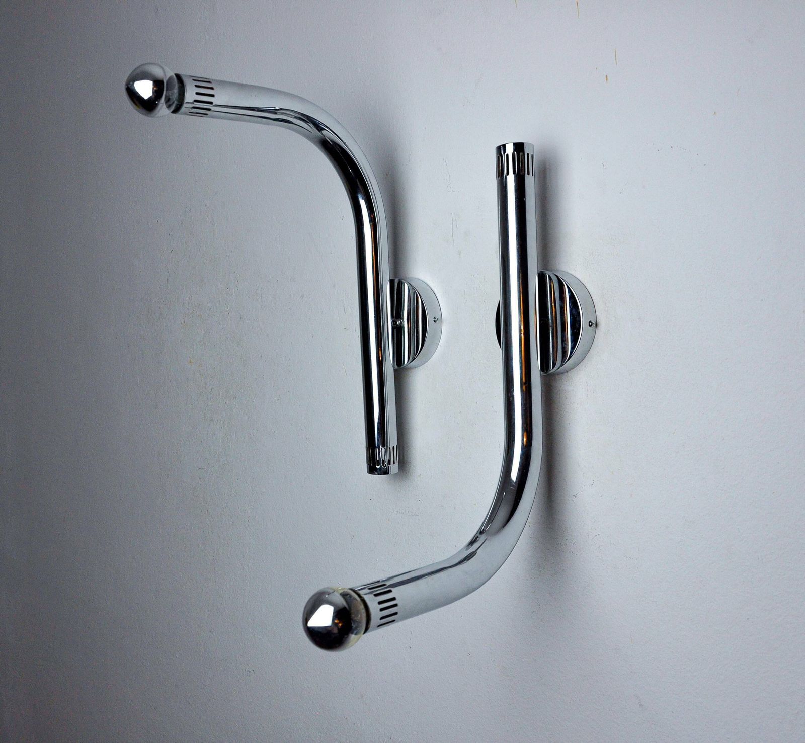 Pair Of Space Age Tubular Wall Lights, Chrome Plated Metal, Italy, 1970 photo vinterior