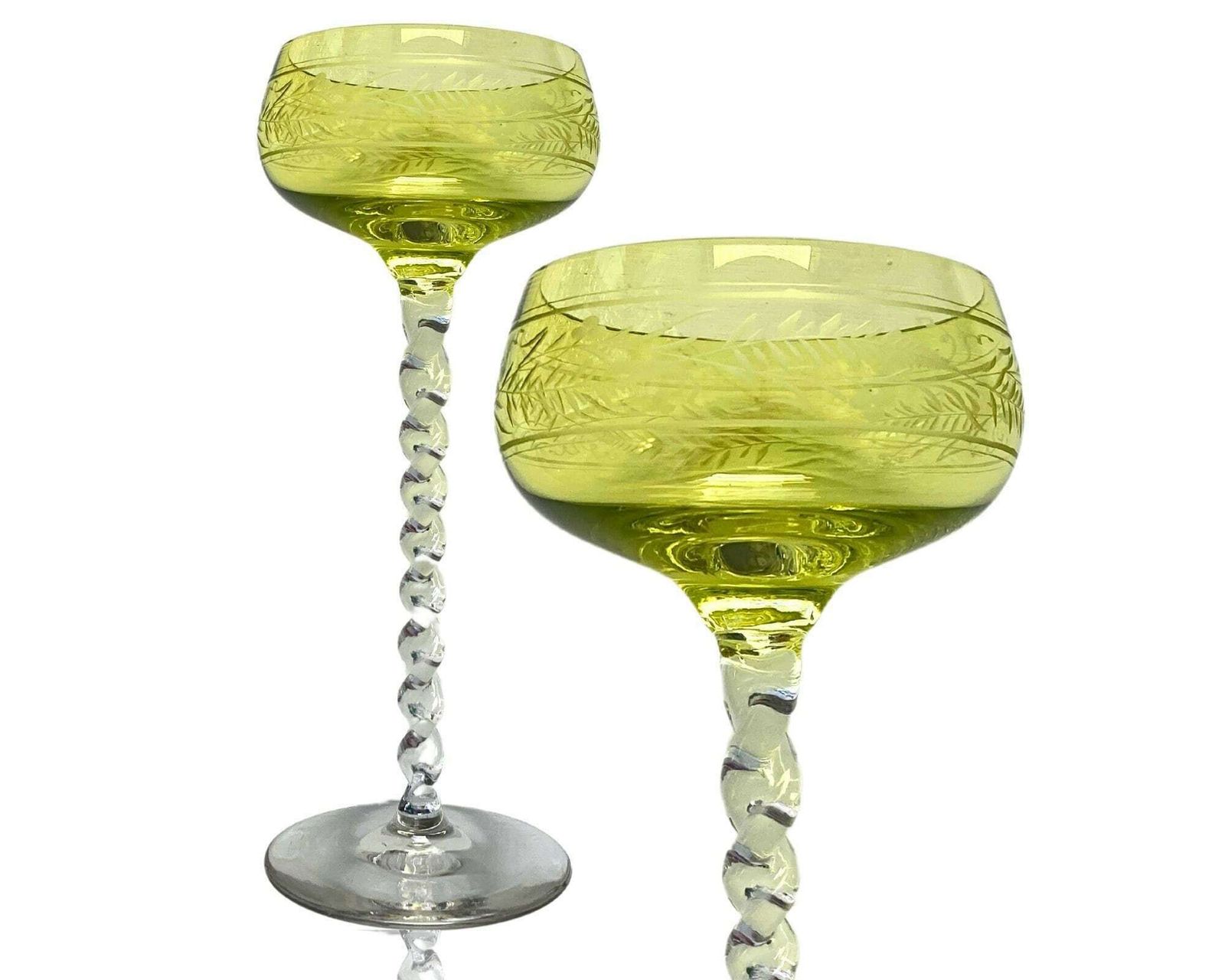 Franse Art Nouveau Champagneglazen | 2 Stuks | Fijne Gravures | Annagroen Coupes photo furniture