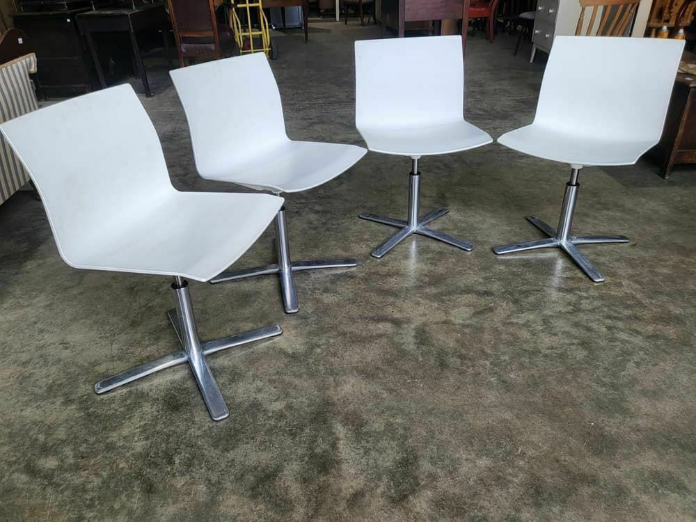 4 Vintage Repro 70's Style White Moulded Chrome Star Base Dining Office Chairs
