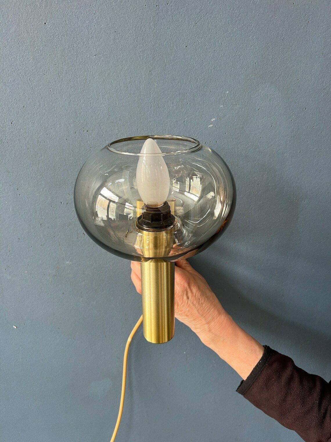 Mid Century Glazen Wandlamp Met Messing Frame Van Dijkstra photo vinterior