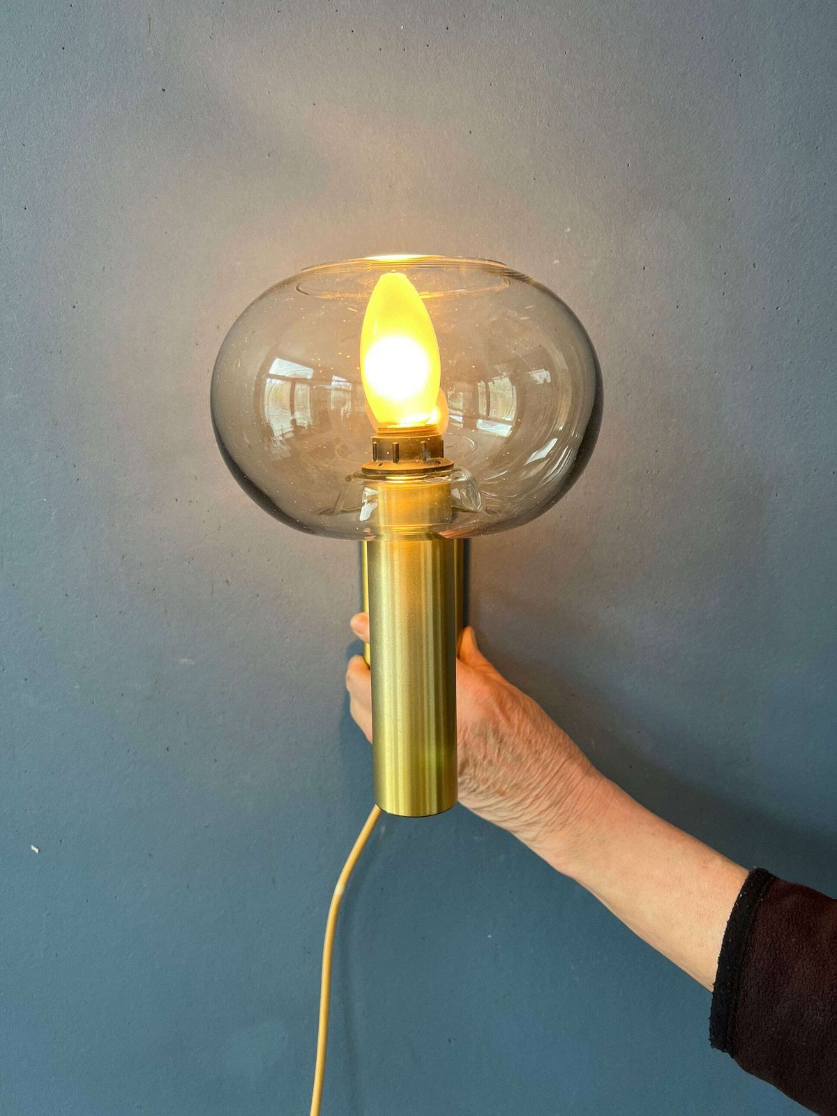 photo for sale Mid Century Glazen Wandlamp Met Messing Frame Van Dijkstra