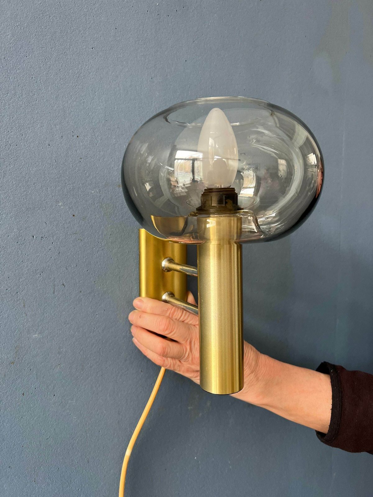 photo buy Mid Century Glazen Wandlamp Met Messing Frame Van Dijkstra