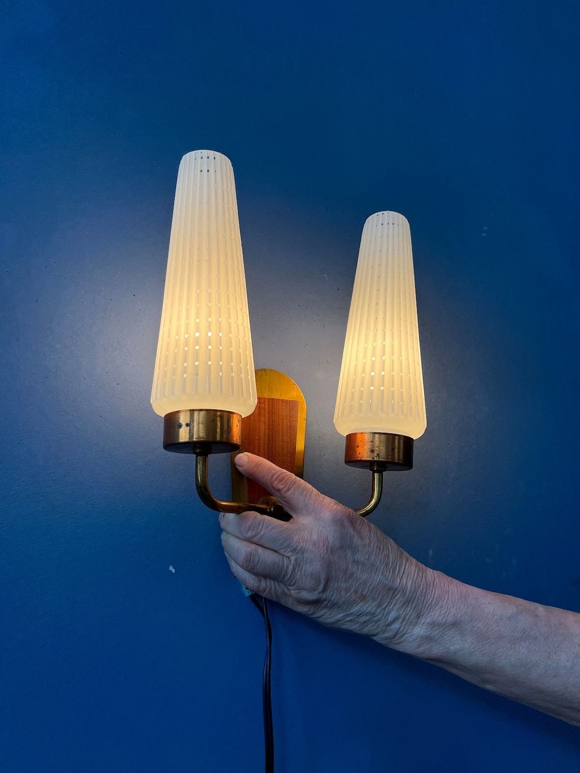 Dubbele Mid Century Scandinavische Glazen Wandlamp photo Verlichting