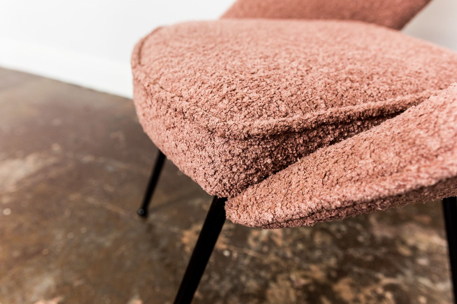 Pink Shell Cocktail Chair, 670's photo vinterior