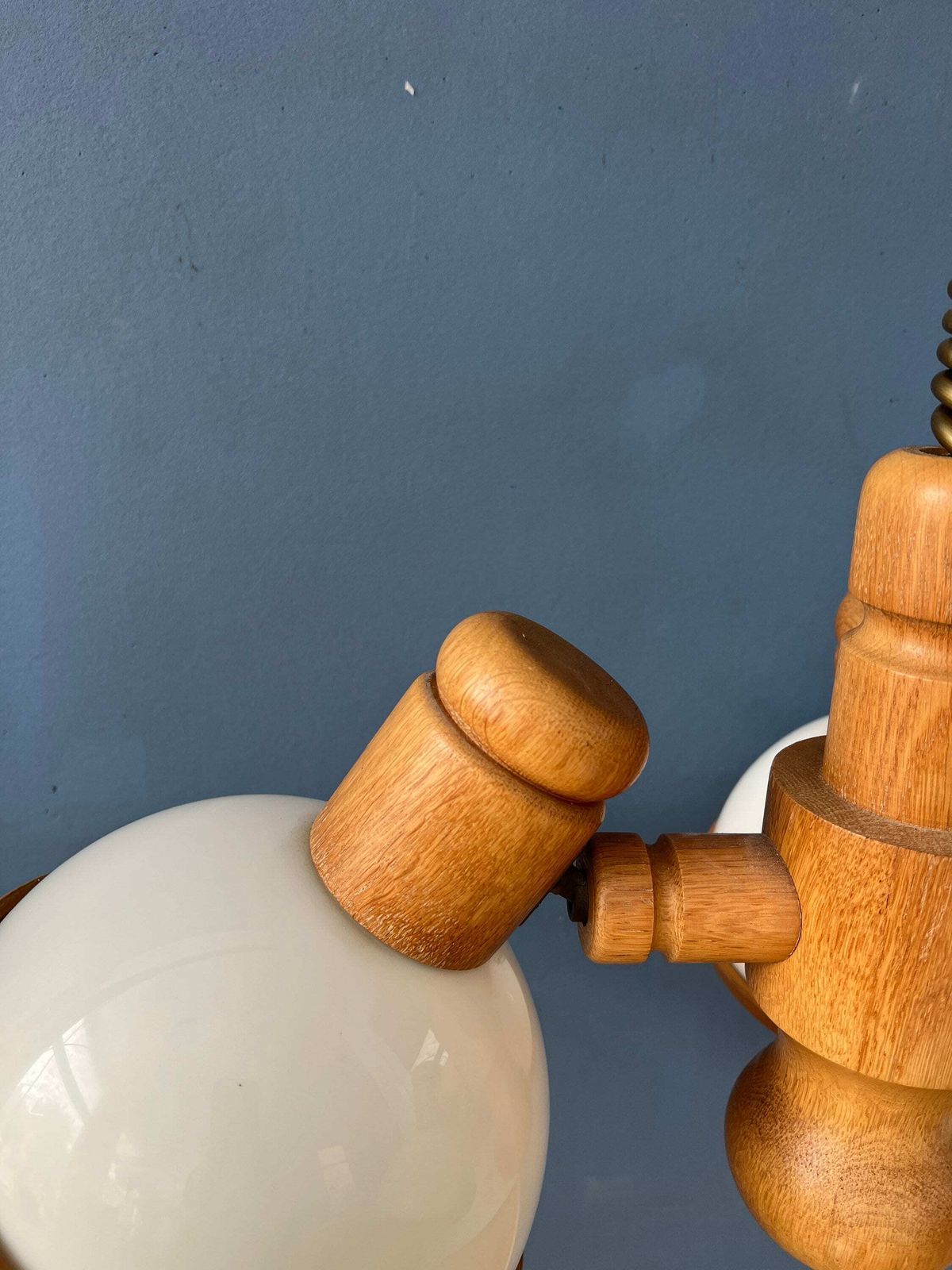 photo for sale Mid Century Houten Steinhauer Hanglamp Met Drie Plexiglazen Kappen