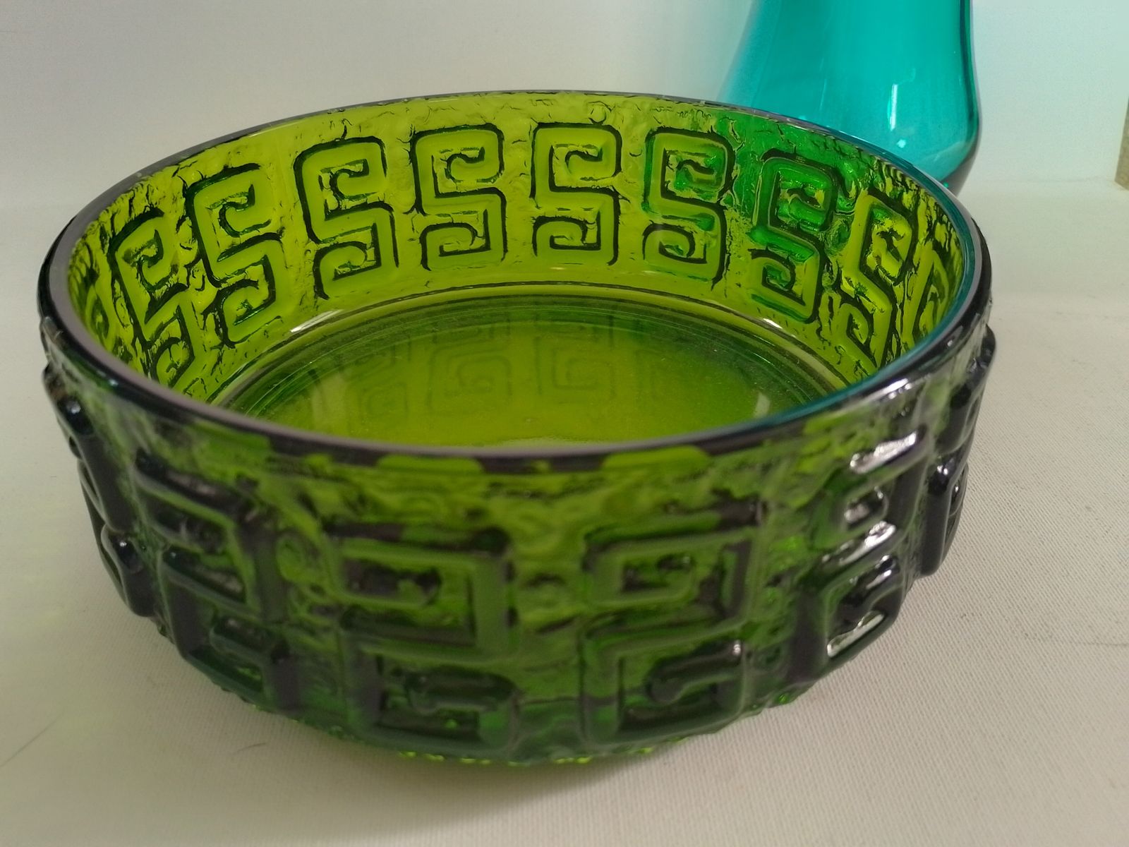 Riihimaki  Finland "Taalari" Bowl  Pattern 5330 Designed By Tamara Aladin