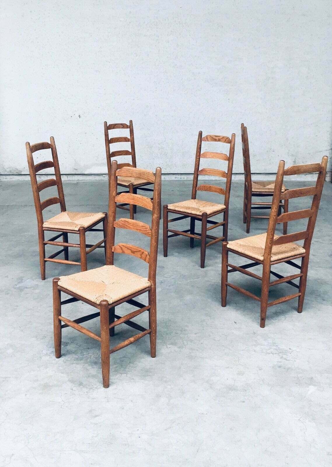 photo furniture Rustieke Handgemaakte Eiken Eetkamerstoelen Met Biezen Zitting, België Ca. Jaren 1960
