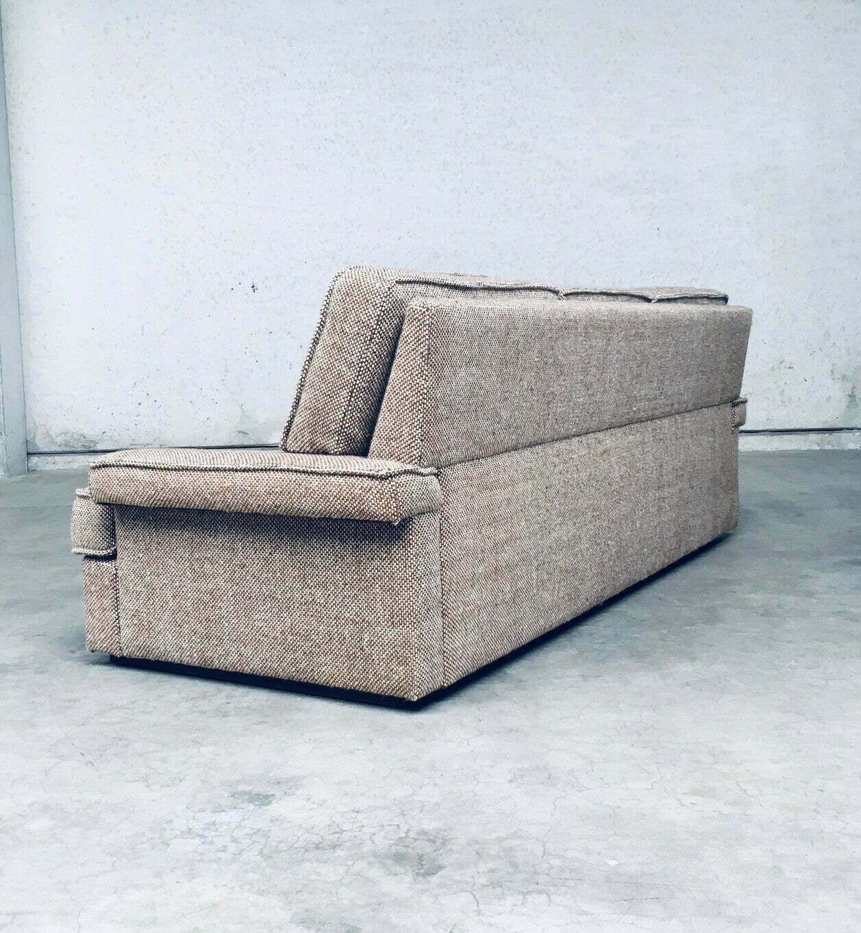 photo vinterior Mid Century Modern Design Bouclé 3 Zitsbank, Italië, Ca. Jaren 1970