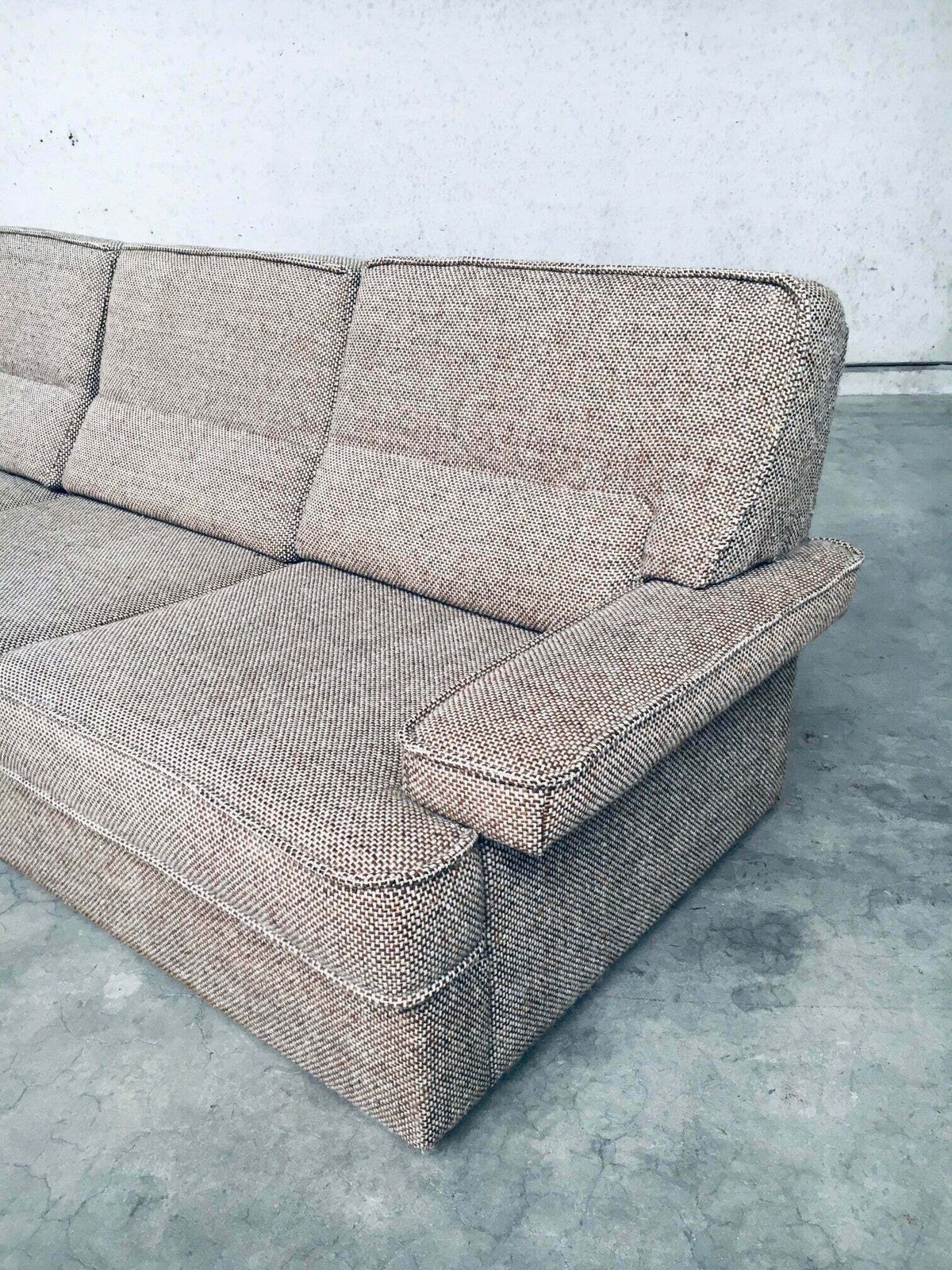 photo vintage Mid Century Modern Design Bouclé 3 Zitsbank, Italië, Ca. Jaren 1970