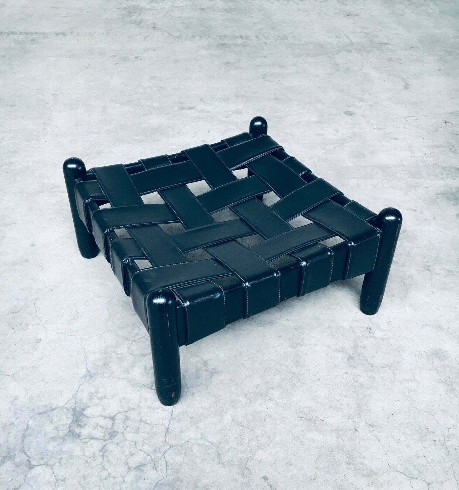 Braziliaanse Stijl Design Hocker In Zwart Gebeitst Hout En Leer photo vinterior