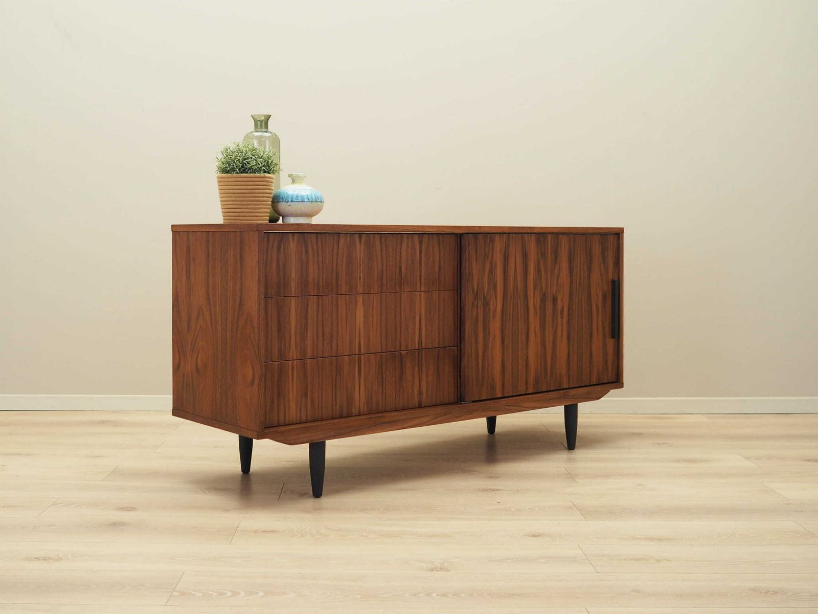 Walnut Dresser, Scandinavian Design photo vinterior