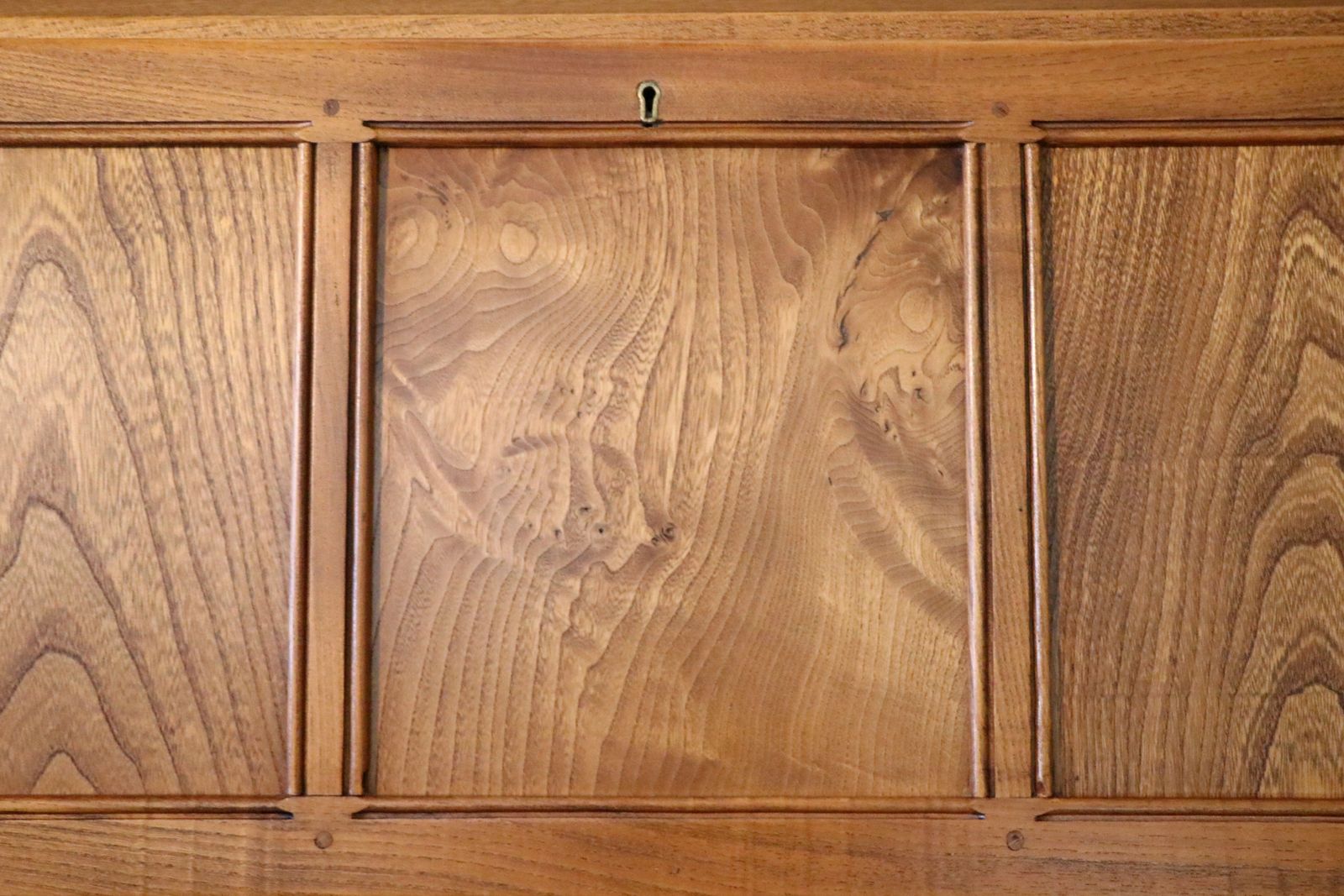 A Lovely Piece Of Ercol Elm Furniture From The Golden Dawn Range. photo vinterior