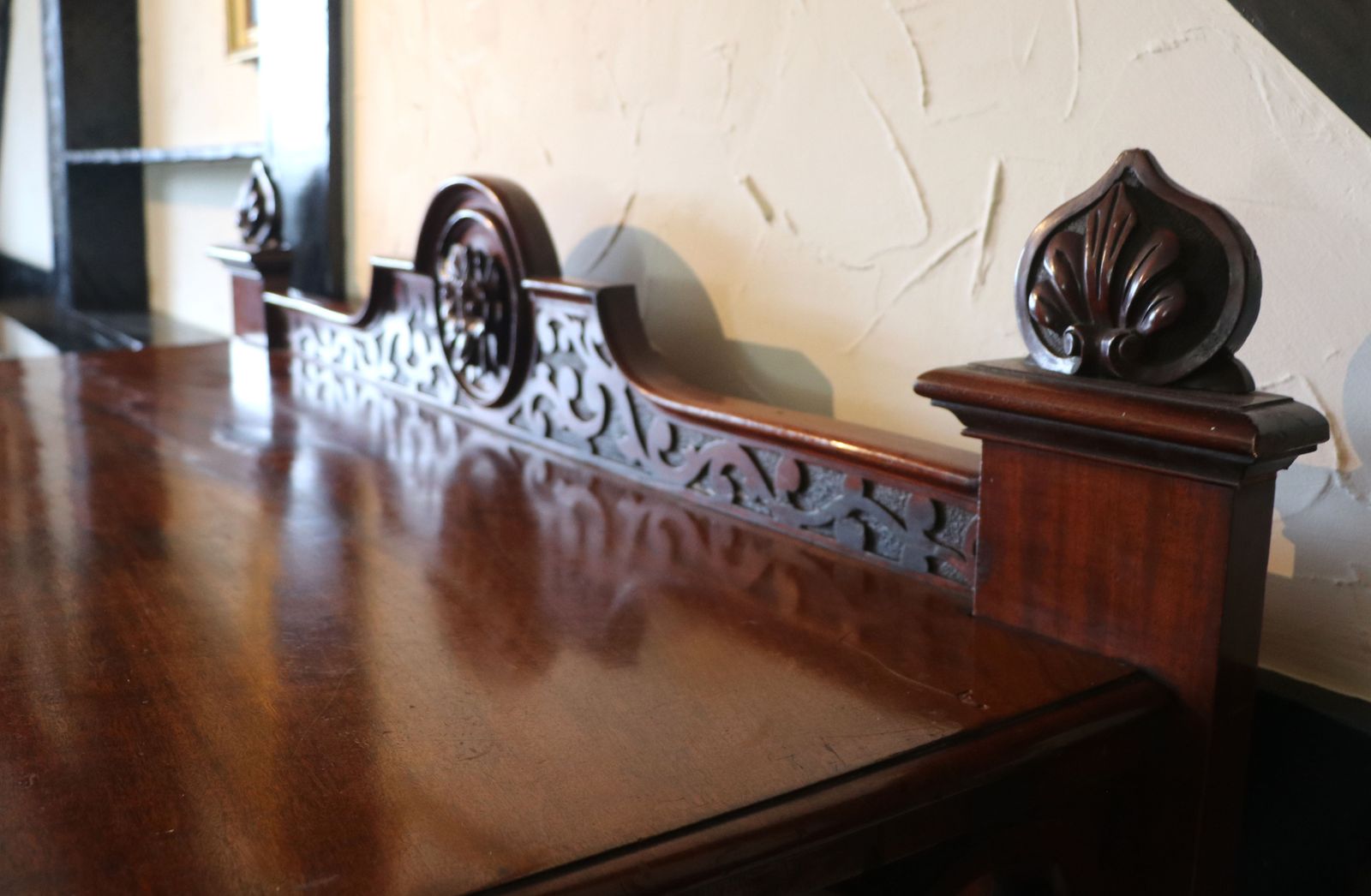 photo furniture A Lovely Victorian Mahogany Buffet Or Dumb Waiter Shelf.