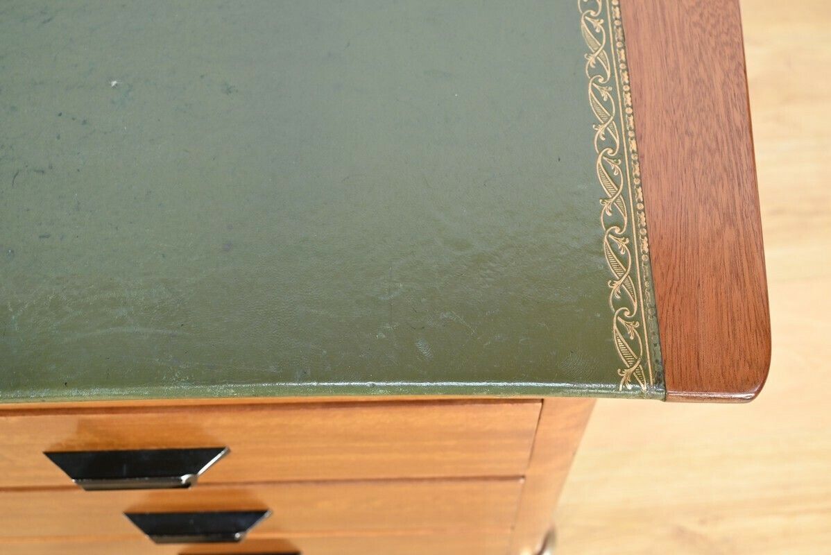 photo furniture Mahogany Architect’s Office – 1970