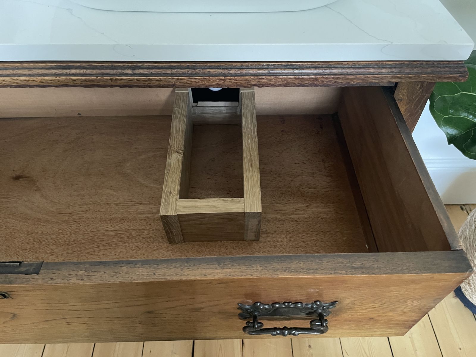 Antique Vanity Unit, 19th Century photo 1600.0