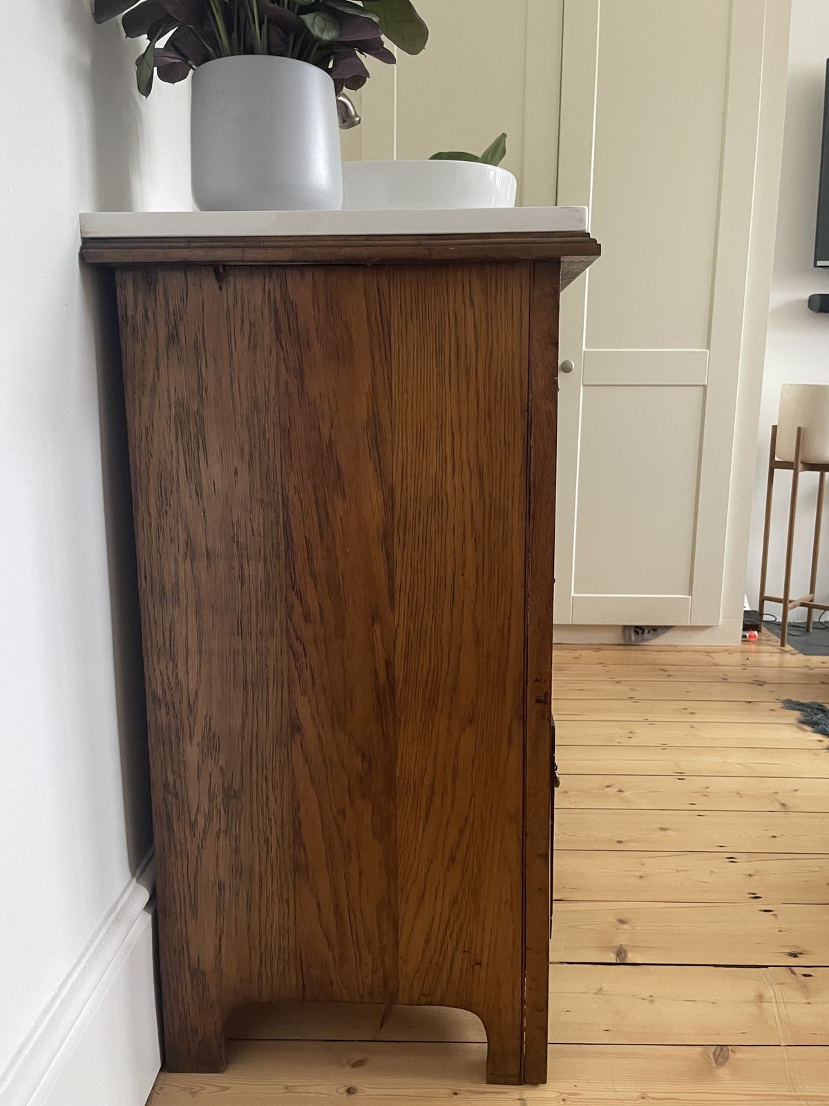photo vinterior Antique Vanity Unit, 19th Century