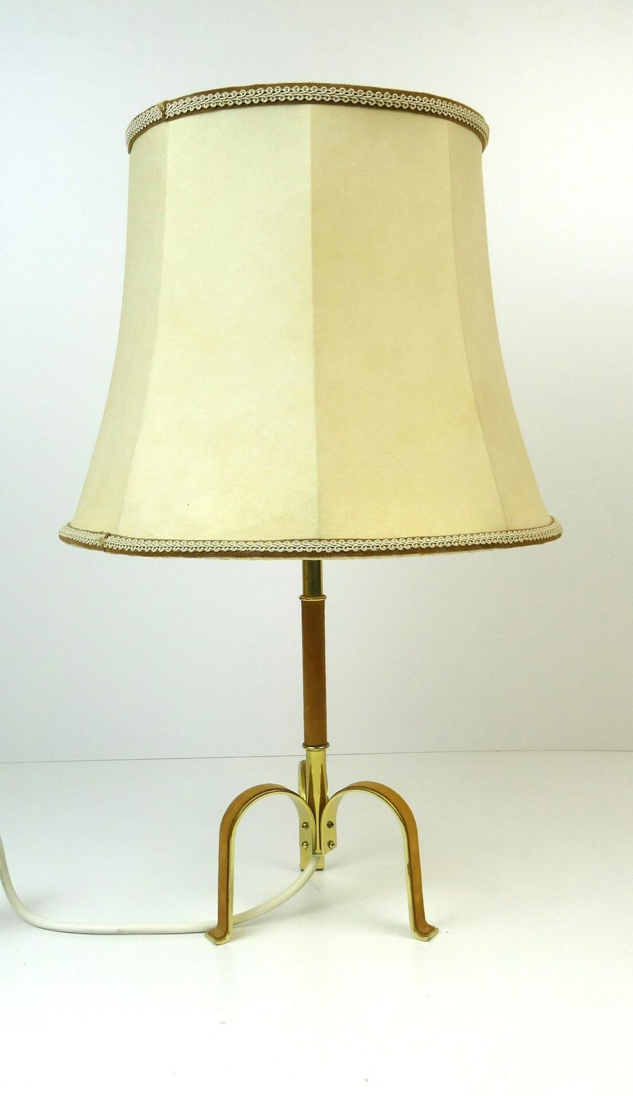 Beautiful Hollywood Regency Brass & Leather Desk Lamp By Vereinigte Werkstätten Munich