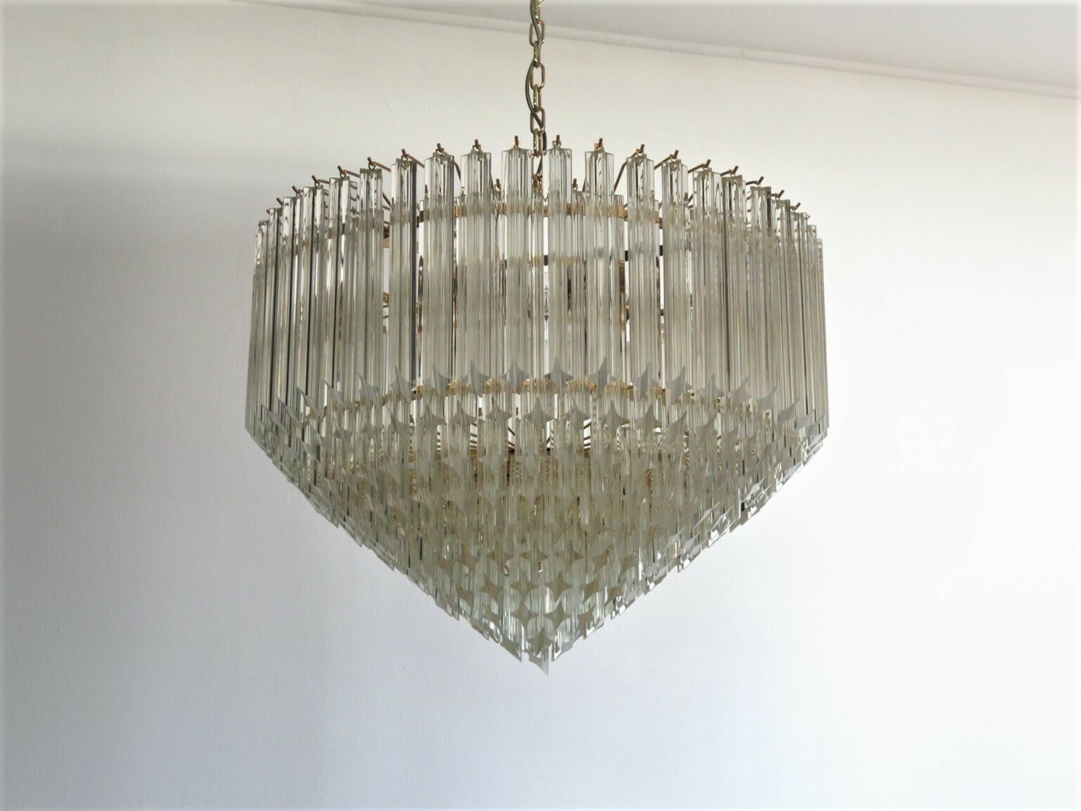photo vintage Modern Quadriedri Murano Glass Chandelier   265 Trasparent Prism   Gold Frame