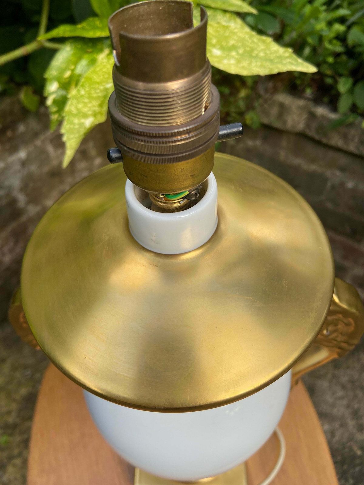 Stunning Vintage White And Gold Ceramic Table Lamp In An Ancient Urn Style. Excellent Condition. Working Lamp. Made In Portugal photo vintage