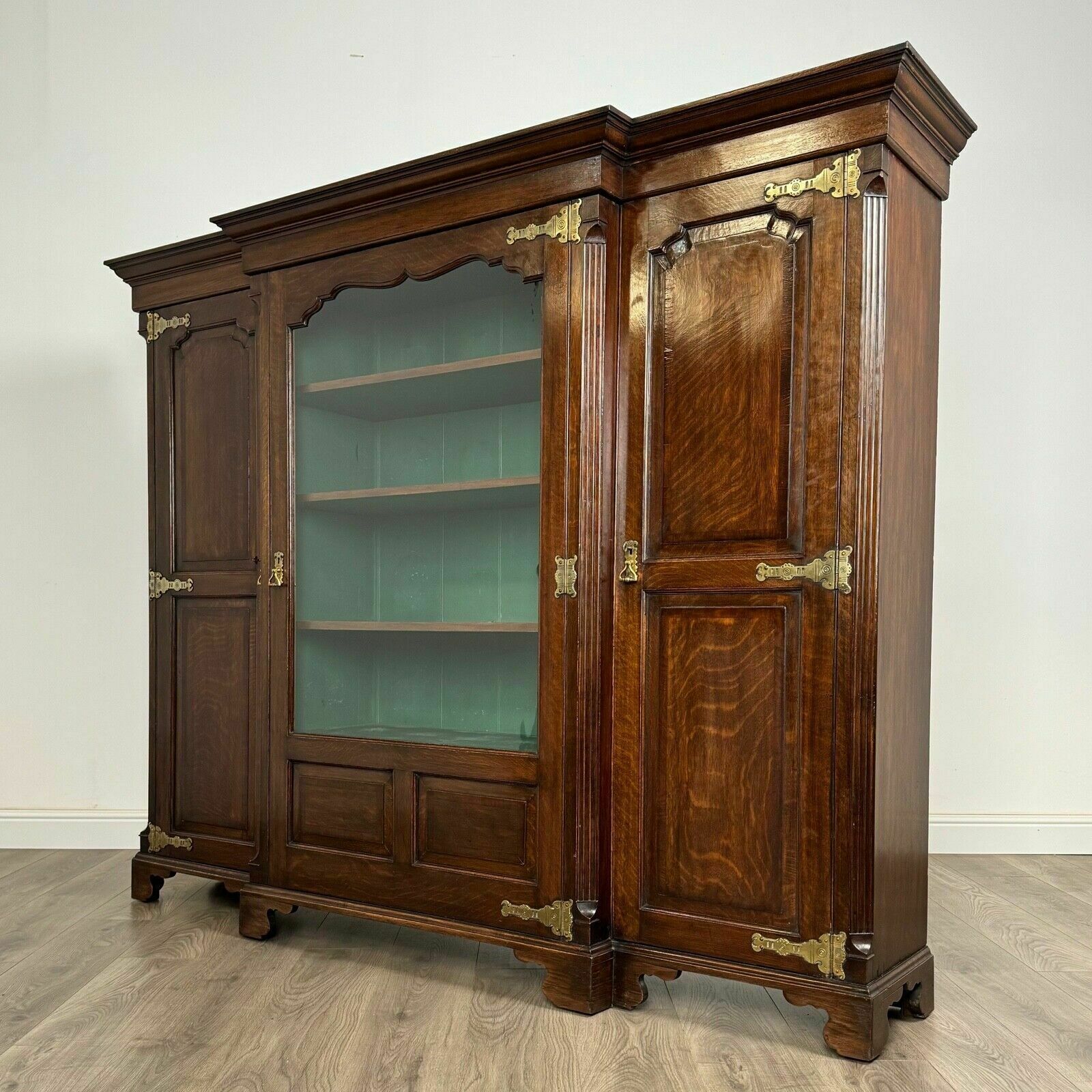 Antique 20th Century Fine Quality Cabinet In Oak photo for sale