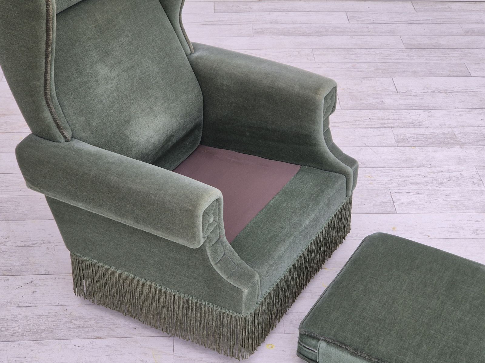 photo buy Jaren 1970, Deense Wingback Fauteuil, Ongerestaureerde Staat, Meubelvelours, Beukenhout.