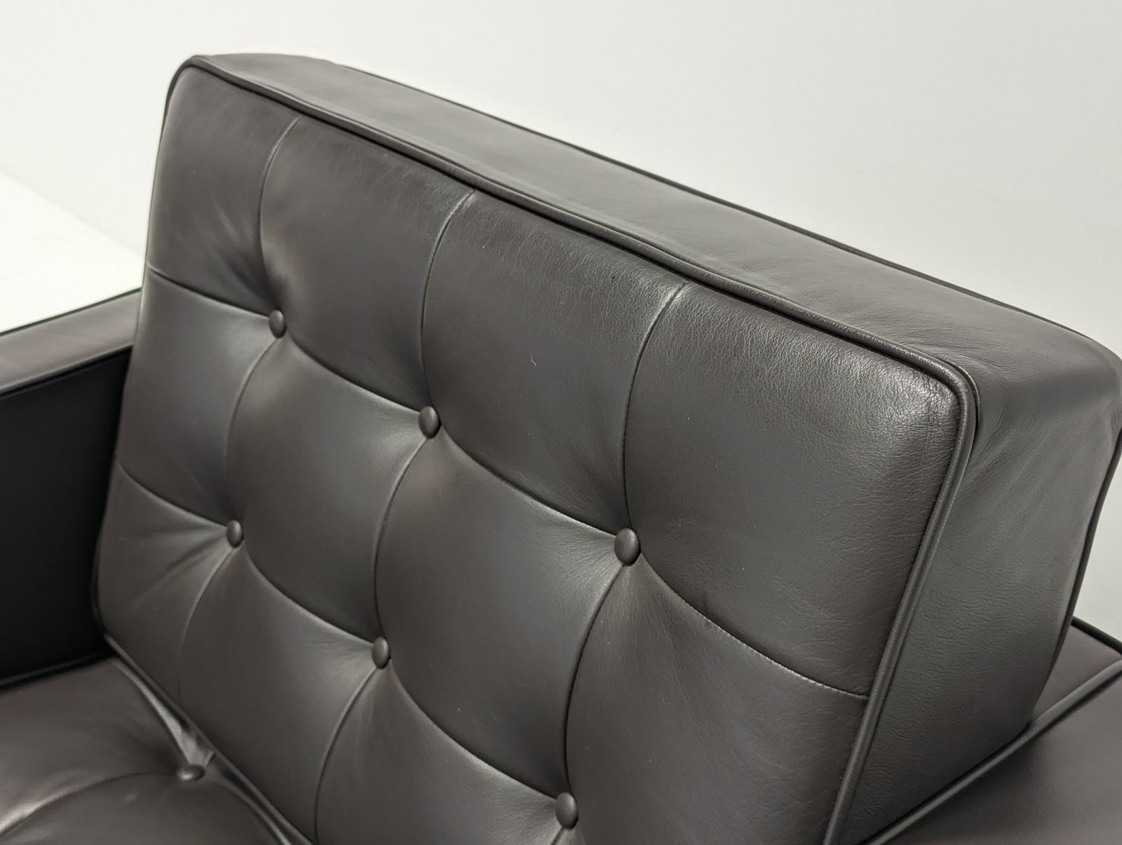 photo vinterior Knoll Studio Sabrina Armchair, Modernist