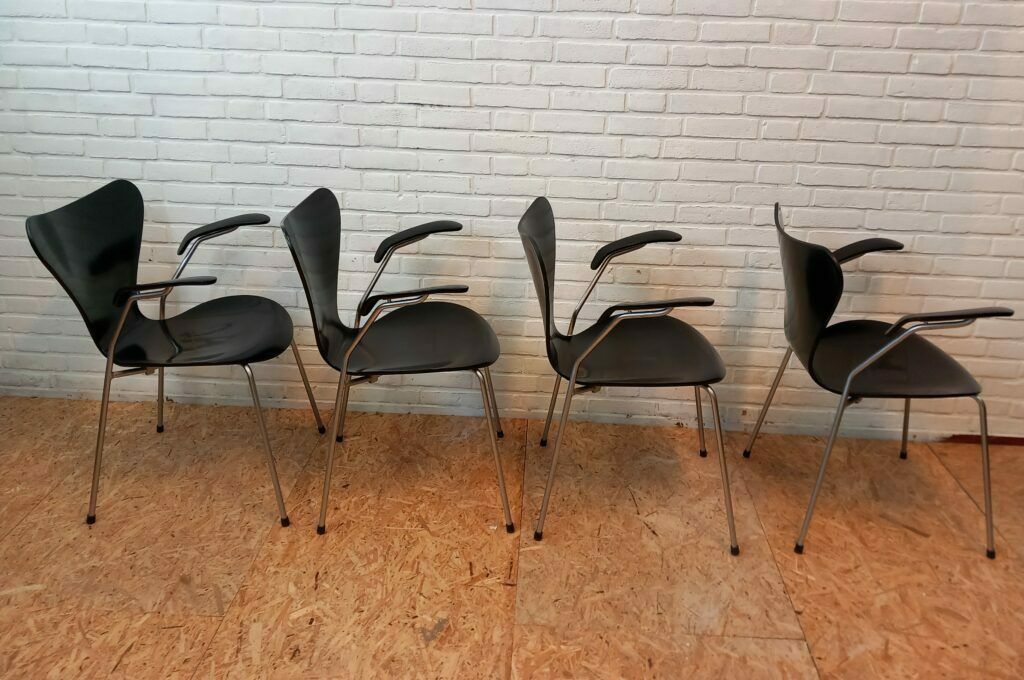 Furniture Set Of 4 Arne Jacobsen Chairs 3107 With Armrests photo