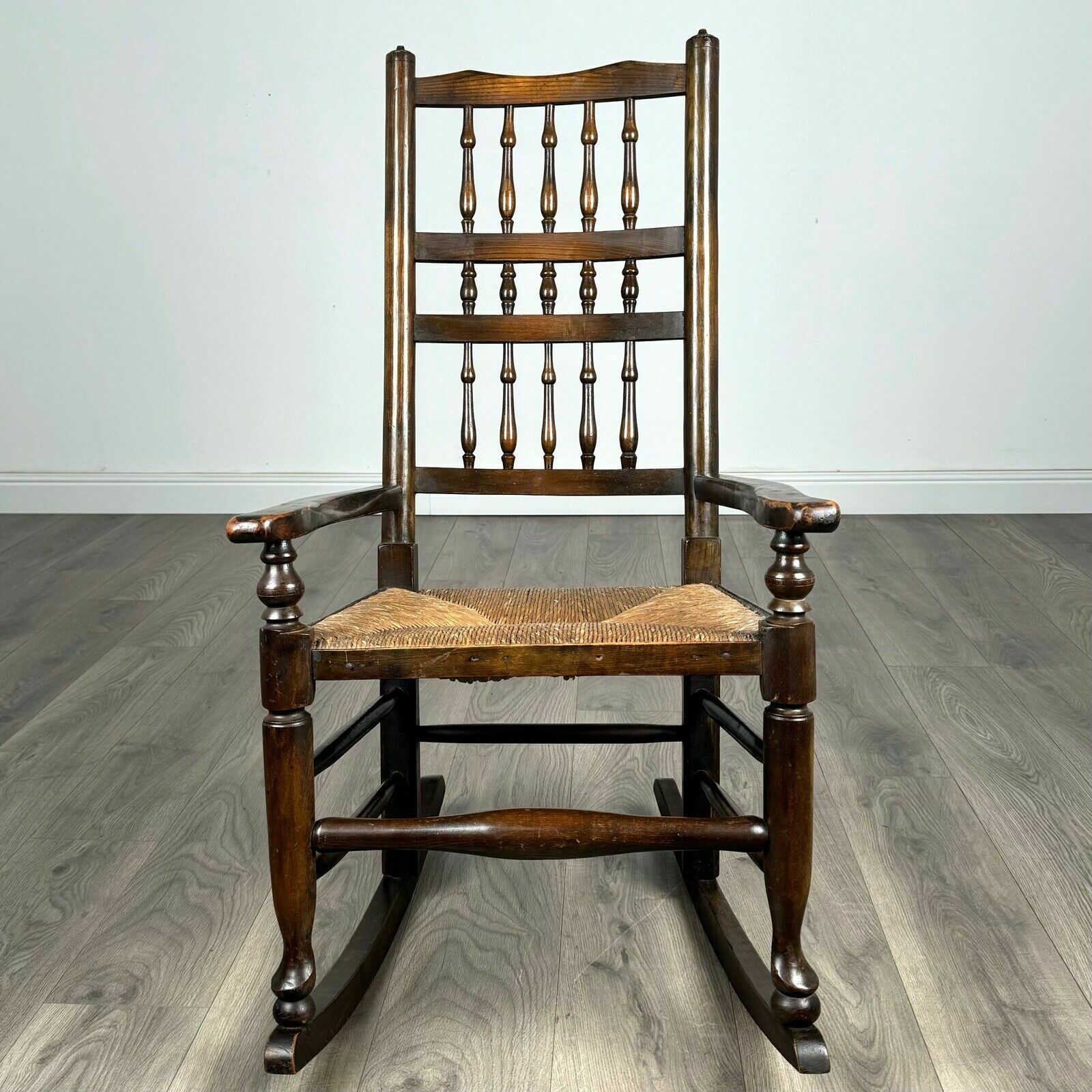 Antique 20th Century Rocking Chair In Oak photo vintage