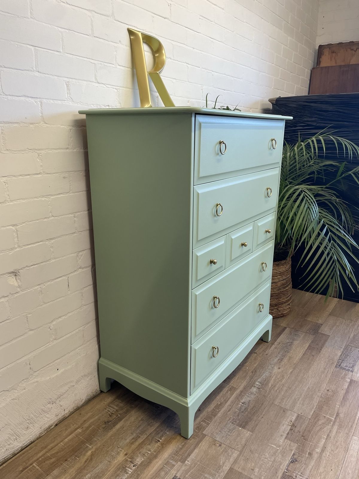 Stag Minstrel Tallboy In Whirlybird Green photo vintage