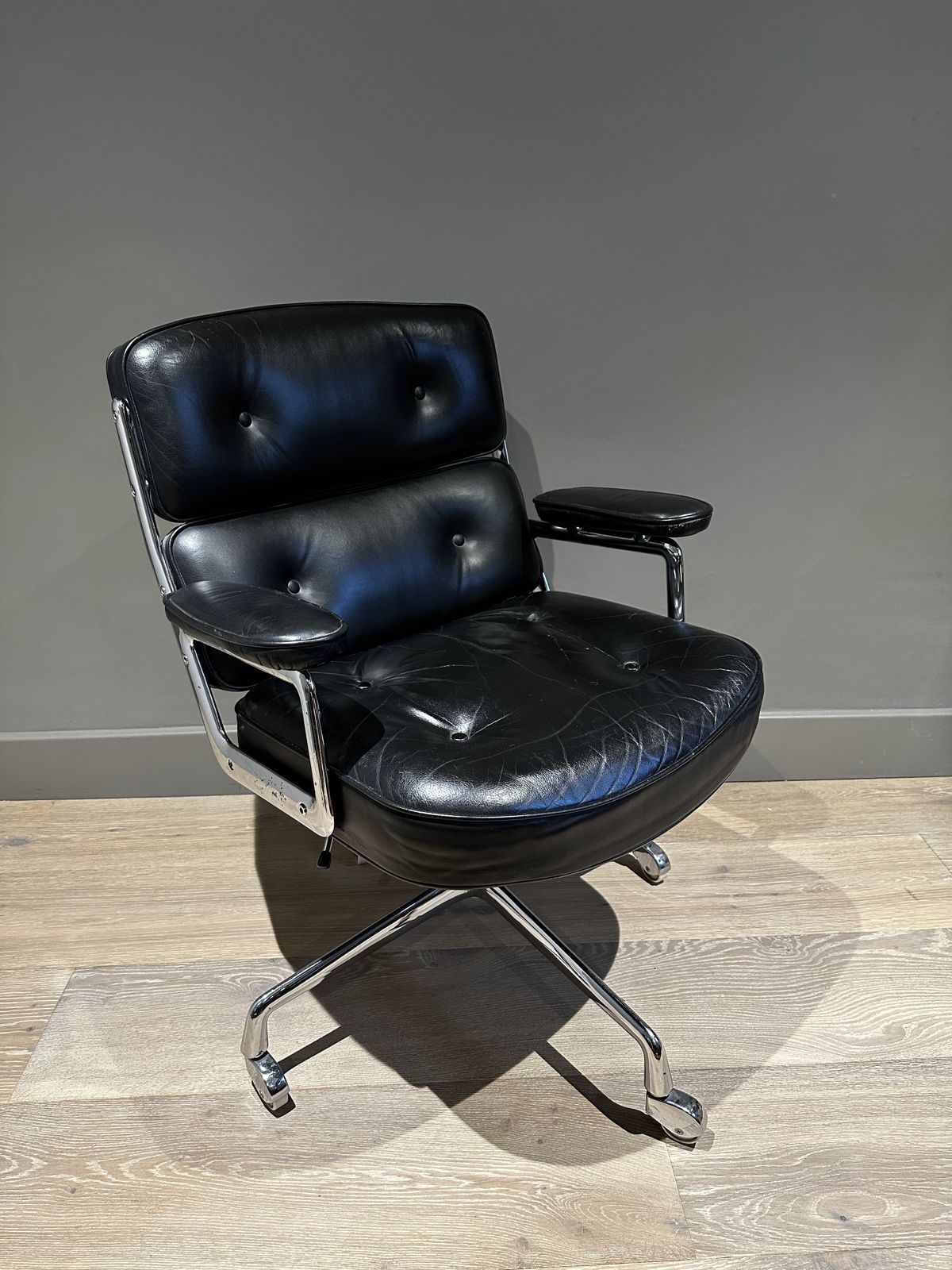 3000.0 Vintage Herman Miller Eames Time Life Office Chair photo