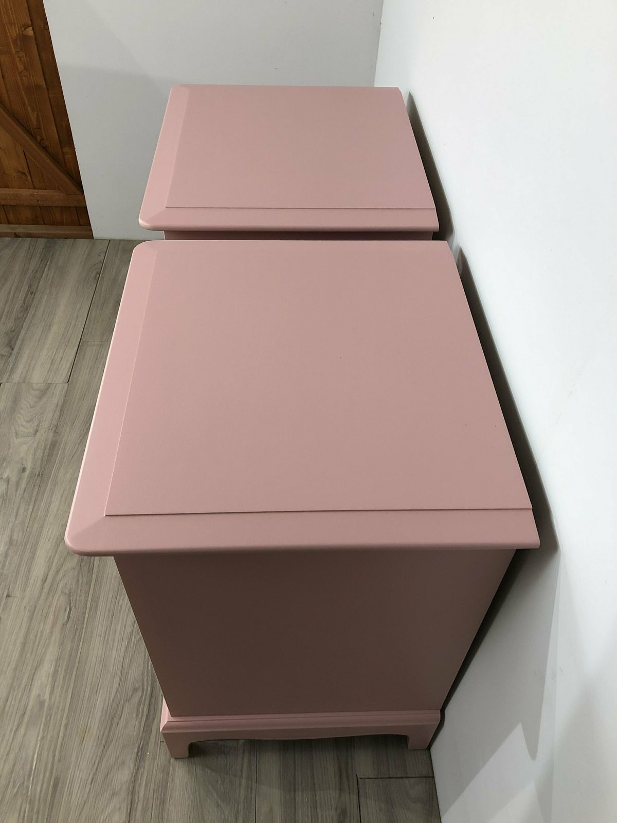 Stag Minstrel Furniture Bedsides Nightstands Pair (Set Of 2) Painted Pink photo 645.0