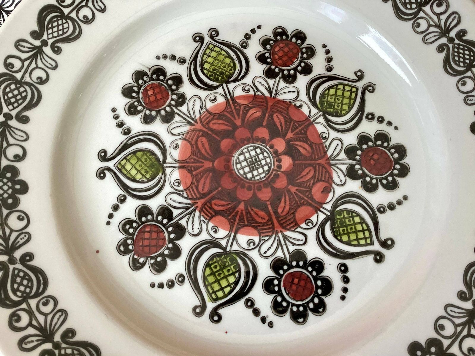 Broadhurst Kathie Winkle ‘Romany’ Dinner Plates (Set Of 6), Grade 1 Condition, 1975 Kathie Winkle Romany Dinner Plates, Retro Plates photo 58.0