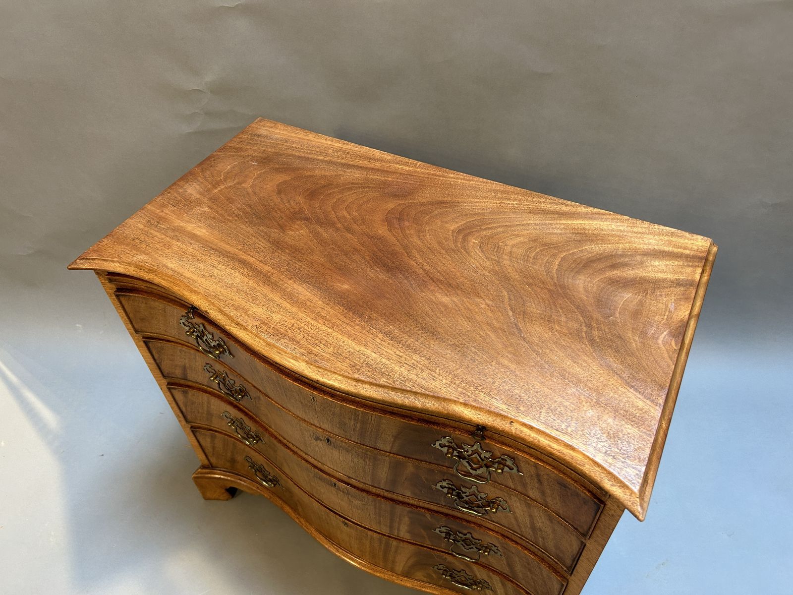 C19th Mahogany Chest Of Drawers Of Serpentine Outline photo vintage