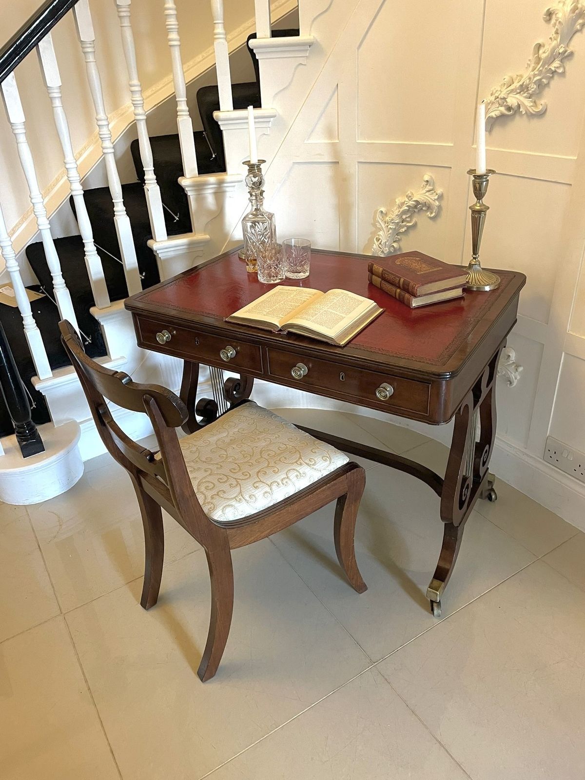 photo vinterior Superb Quality Antique 19th Century Mahogany Writing Desk