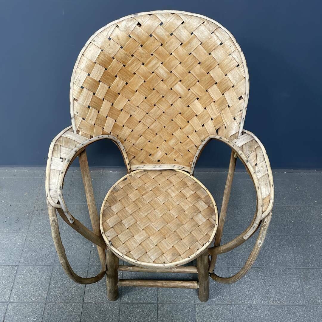 photo furniture Gevlochten Houten Stoel – Volkse Stijl
