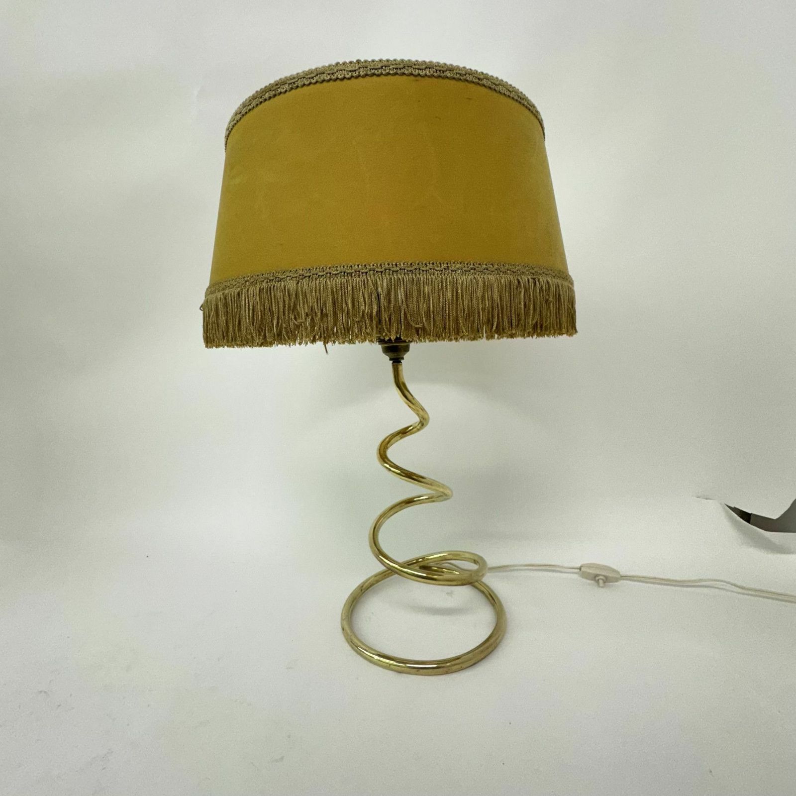 293.0 Mid Century Messing Spiraal Tafellamp, Ca. Jaren 1950 photo