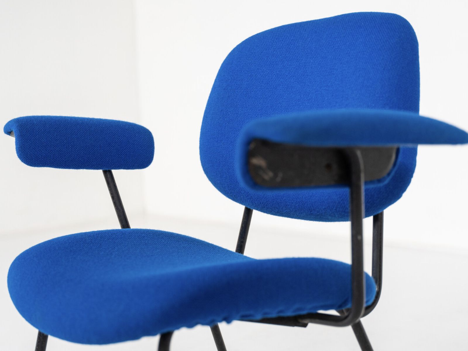 Mid Century Modern Bleu Swivel Desk Chair photo vinterior