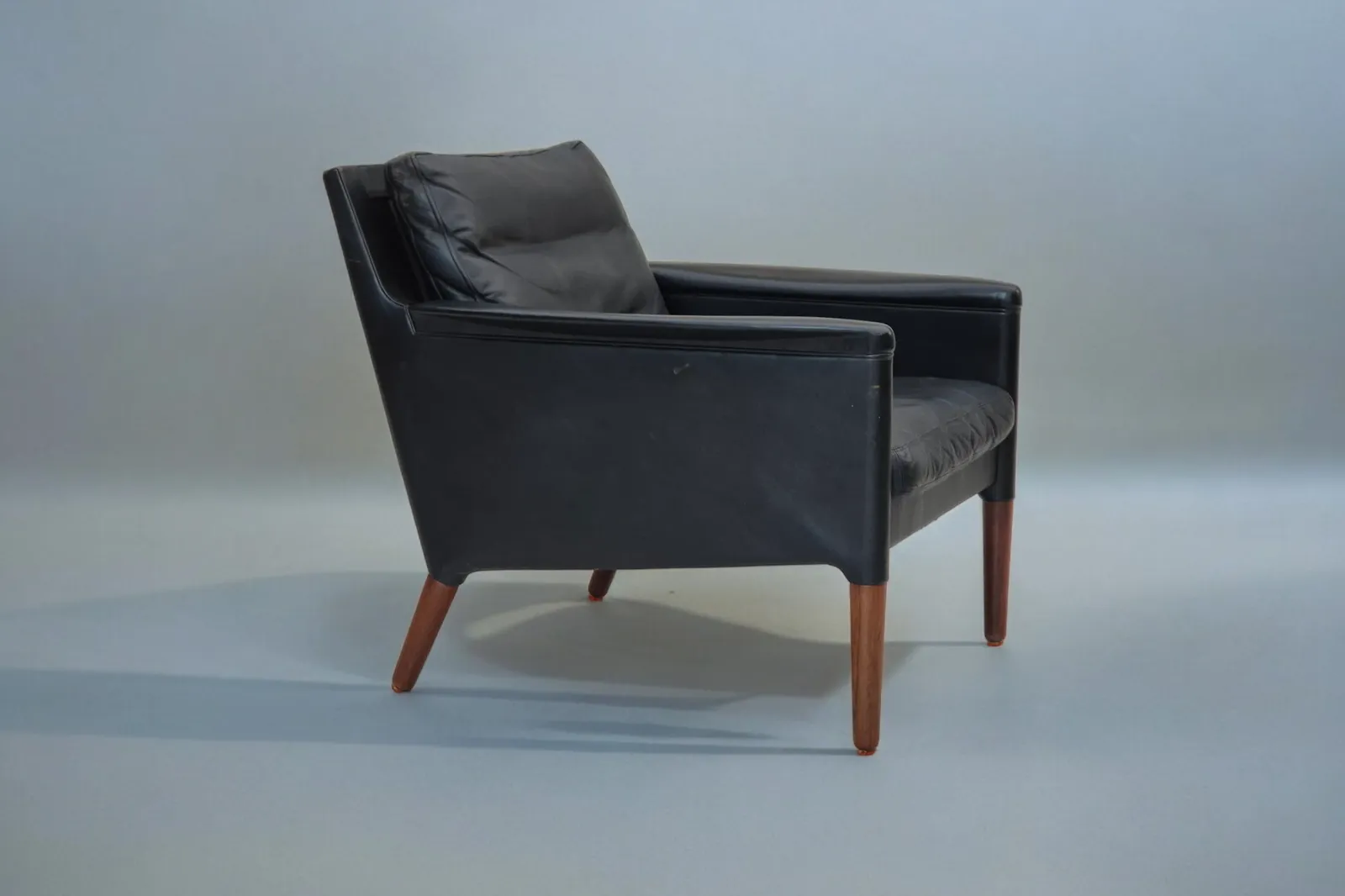 Ca. Jaren 1960, Deens Design Van Kurt østervig, Lounge Chair Model 55, Leer, Palissanderhouten Poten, Staat Zoals Gevonden.