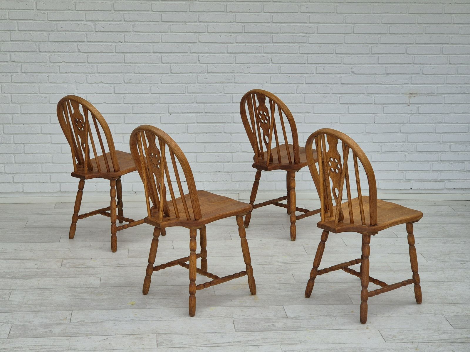 1960s, Set Of 4 Scandinavian Dining Chairs In Solid Oak Wood, Original Good Condition. photo furniture