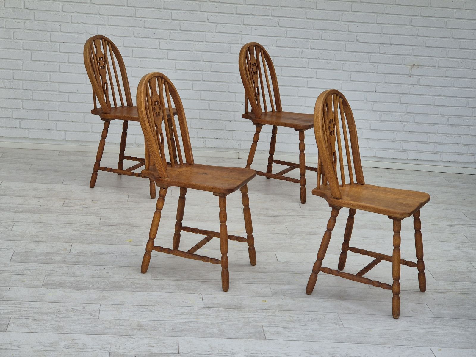 1960s, Set Of 4 Scandinavian Dining Chairs In Solid Oak Wood, Original Good Condition. photo Furniture