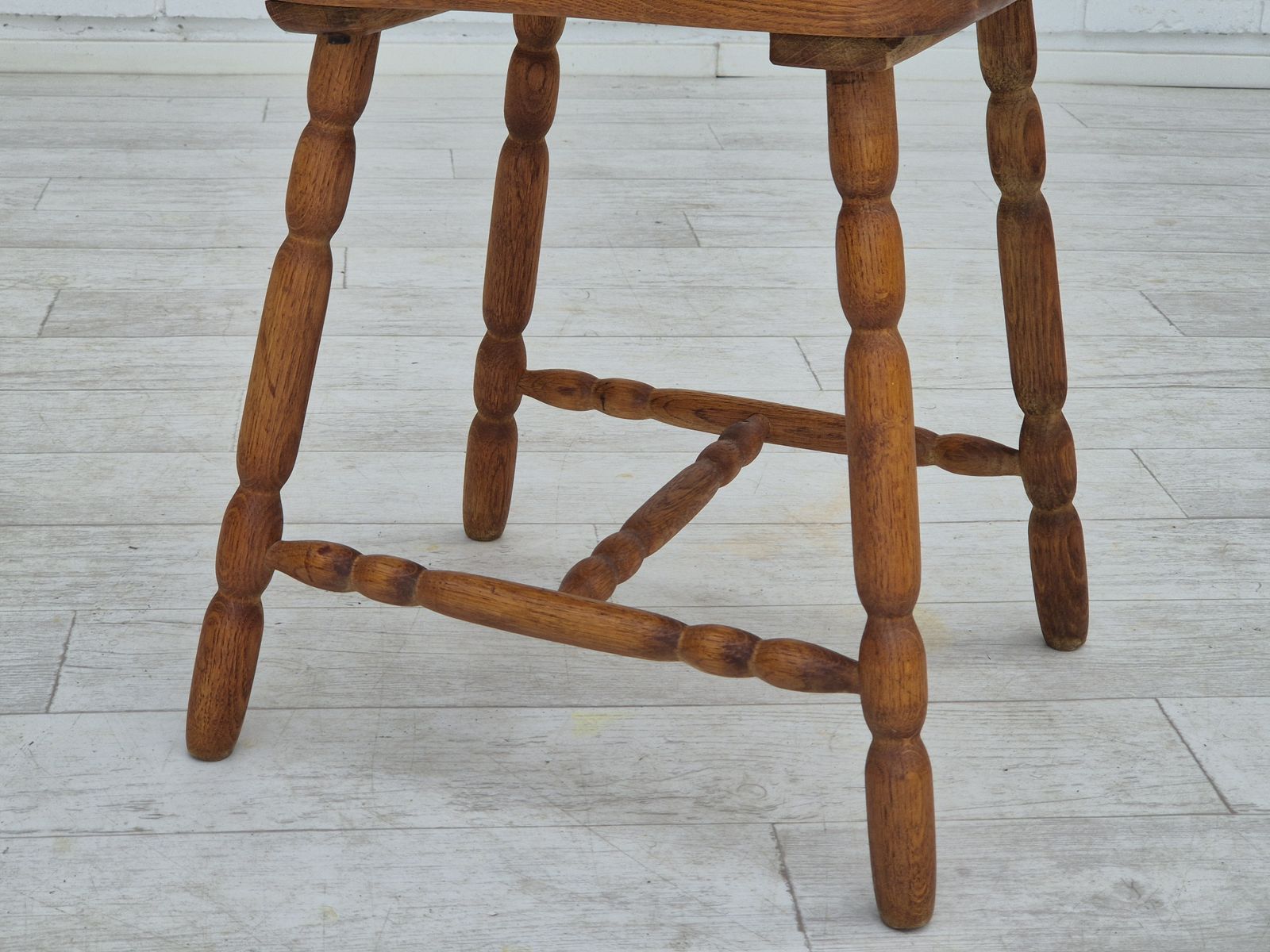photo furniture 1960s, Set Of 4 Scandinavian Dining Chairs In Solid Oak Wood, Original Good Condition.