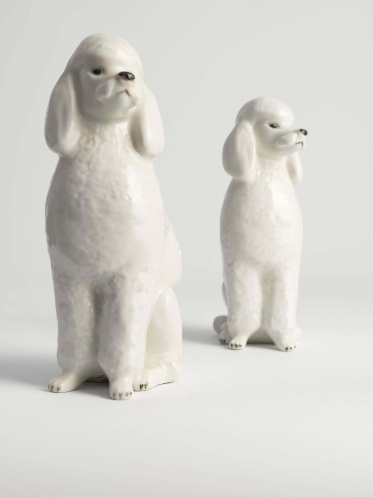 photo vintage White Hand Painted Porcelain Poodle Dogs By Lomonosov, Soviet, 1960s, Set Of 2