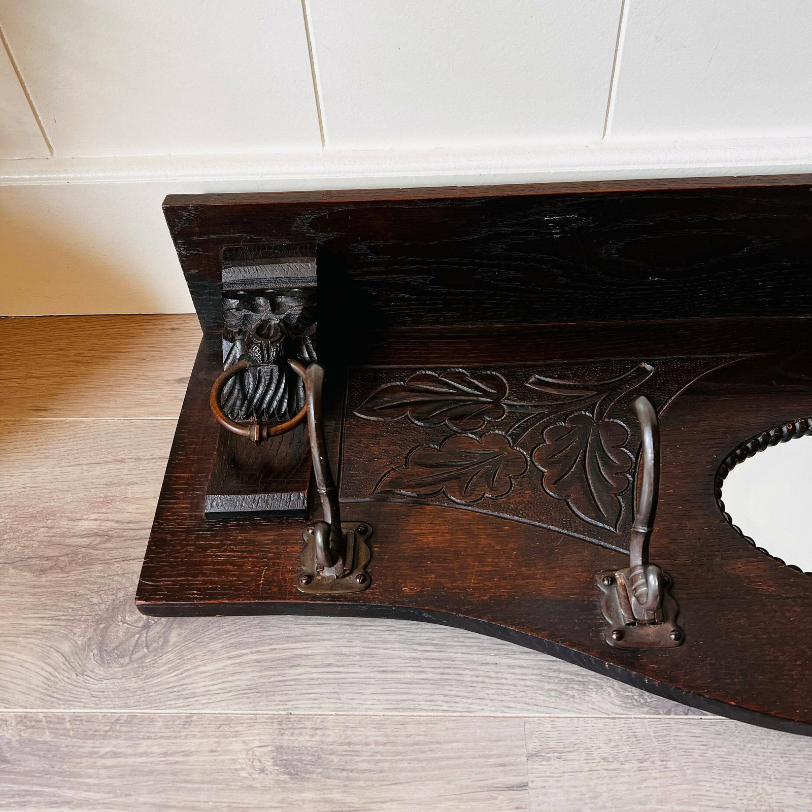 Oude Hollandse Kapstok Met Geslepen Spiegel photo furniture