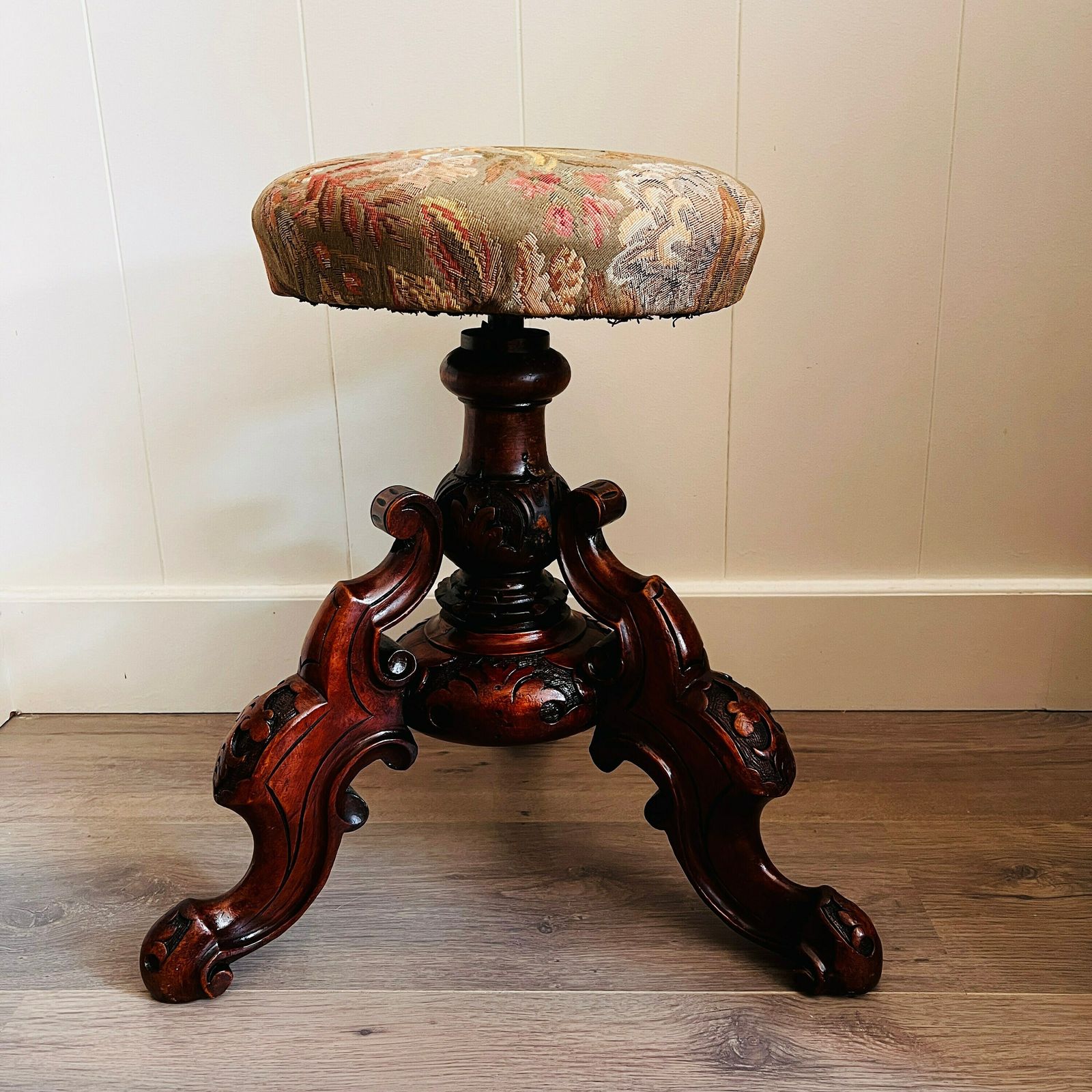 Antieke Pianokruk – Victoriaans Tijdperk photo for sale
