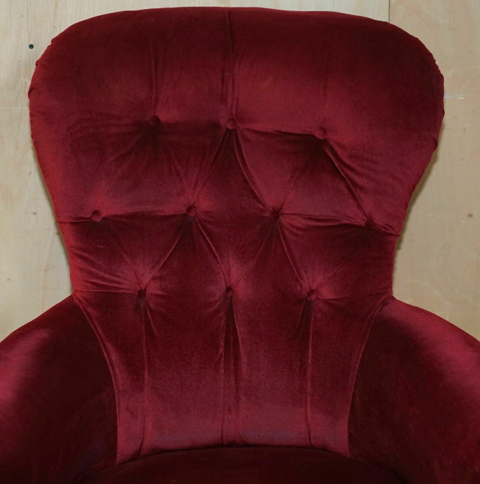 Exquisite Antique William IV 1830 Chesterfield Tufted Walnut Library Armchair photo for sale