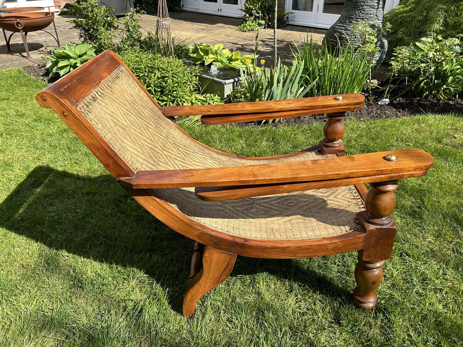 photo furniture Antique Plantation Chair