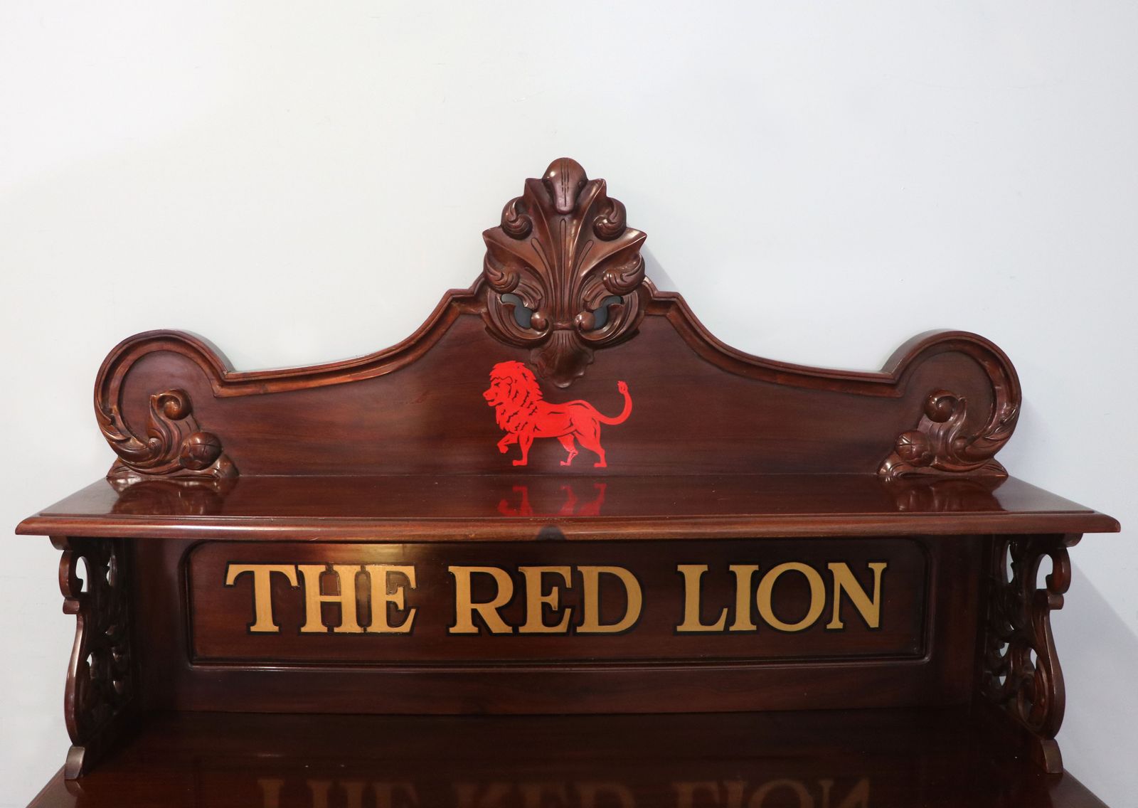 photo furniture A Very Nice Solid Mahogany Chiffonier Sideboard, Later Sign Written For The Red Lion Public House.