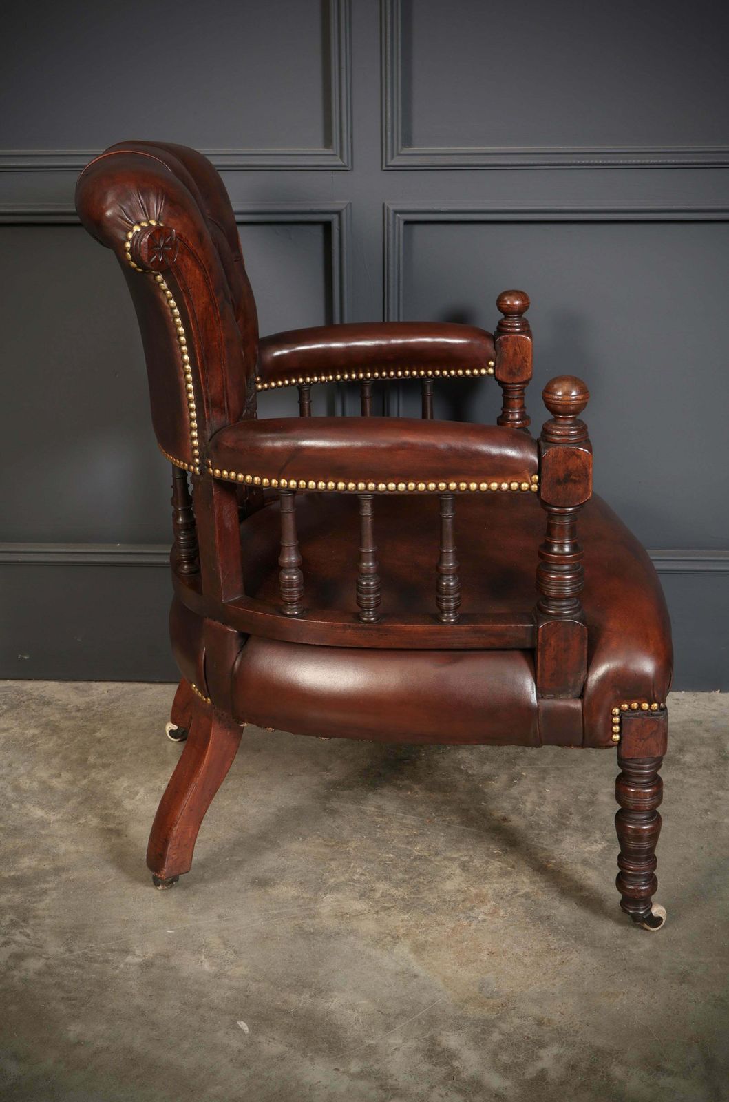 photo vinterior Pair Of Victorian Mahogany & Buttoned Leather Captains Desk Chairs