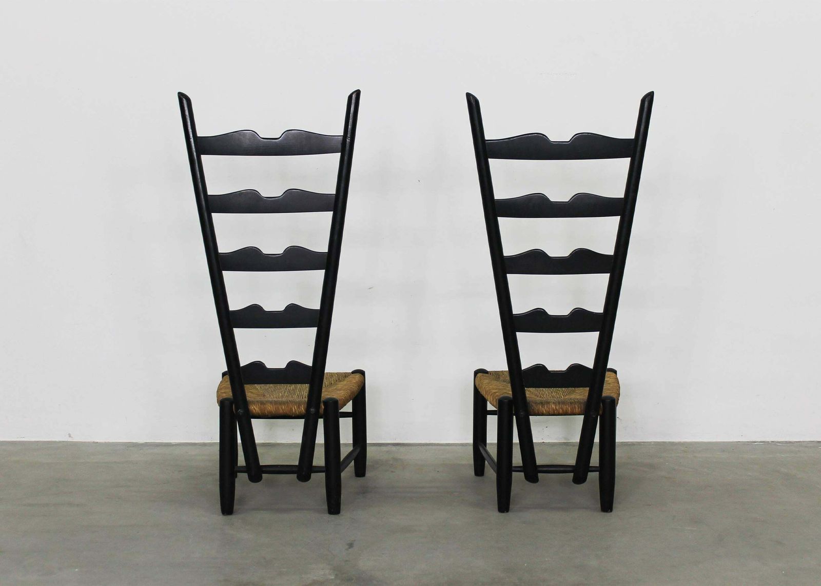 Gio Ponti Set Of Two Fireside Chairs In Black Lacquered Wood And Rush 1950s photo vinterior